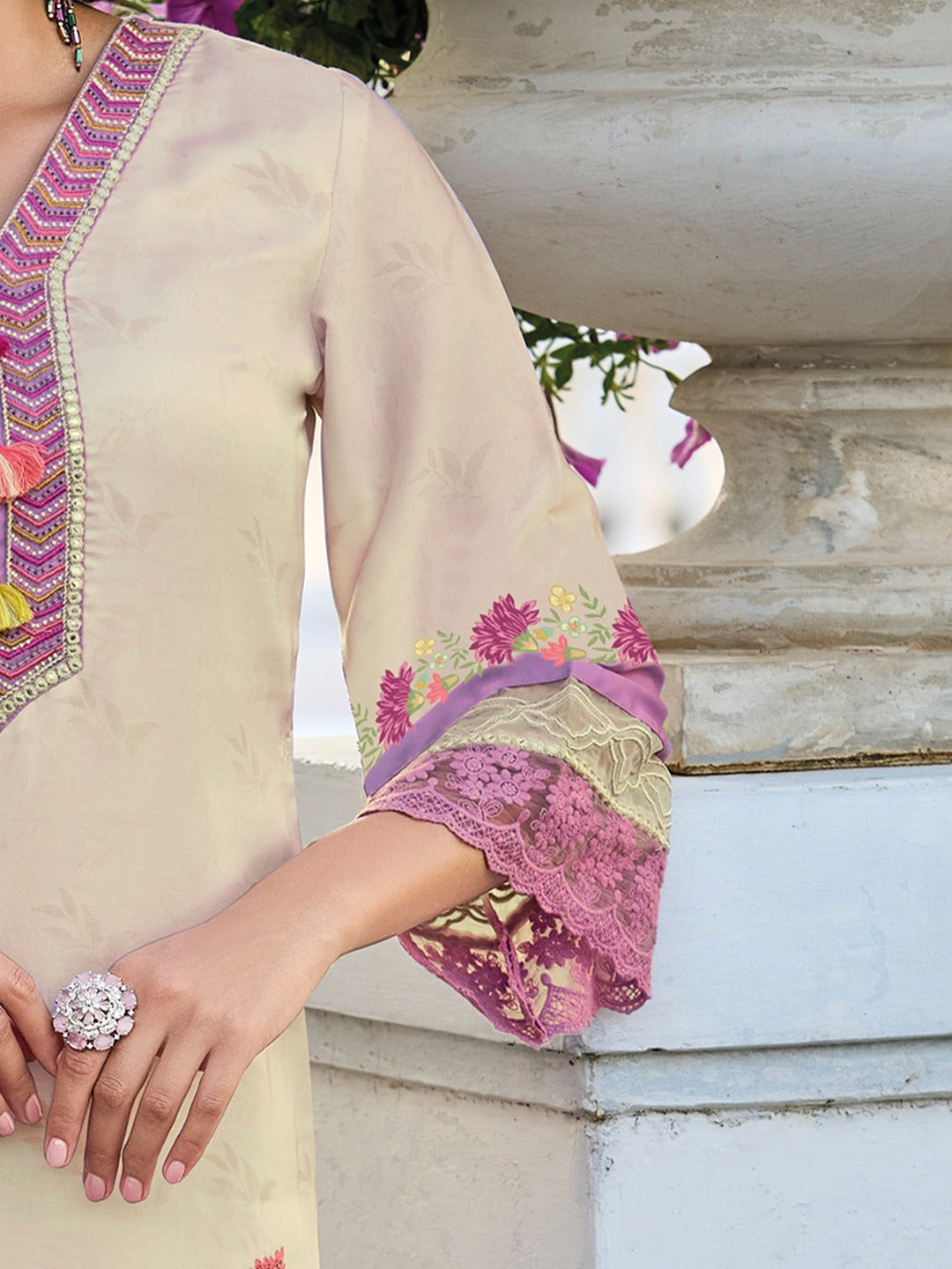 Lavender Embroidered Silk Blend Straight Kurta Sets With Dupatta