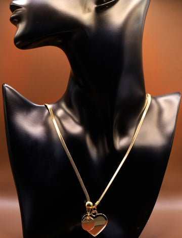 Flat chain with heart shape pendant