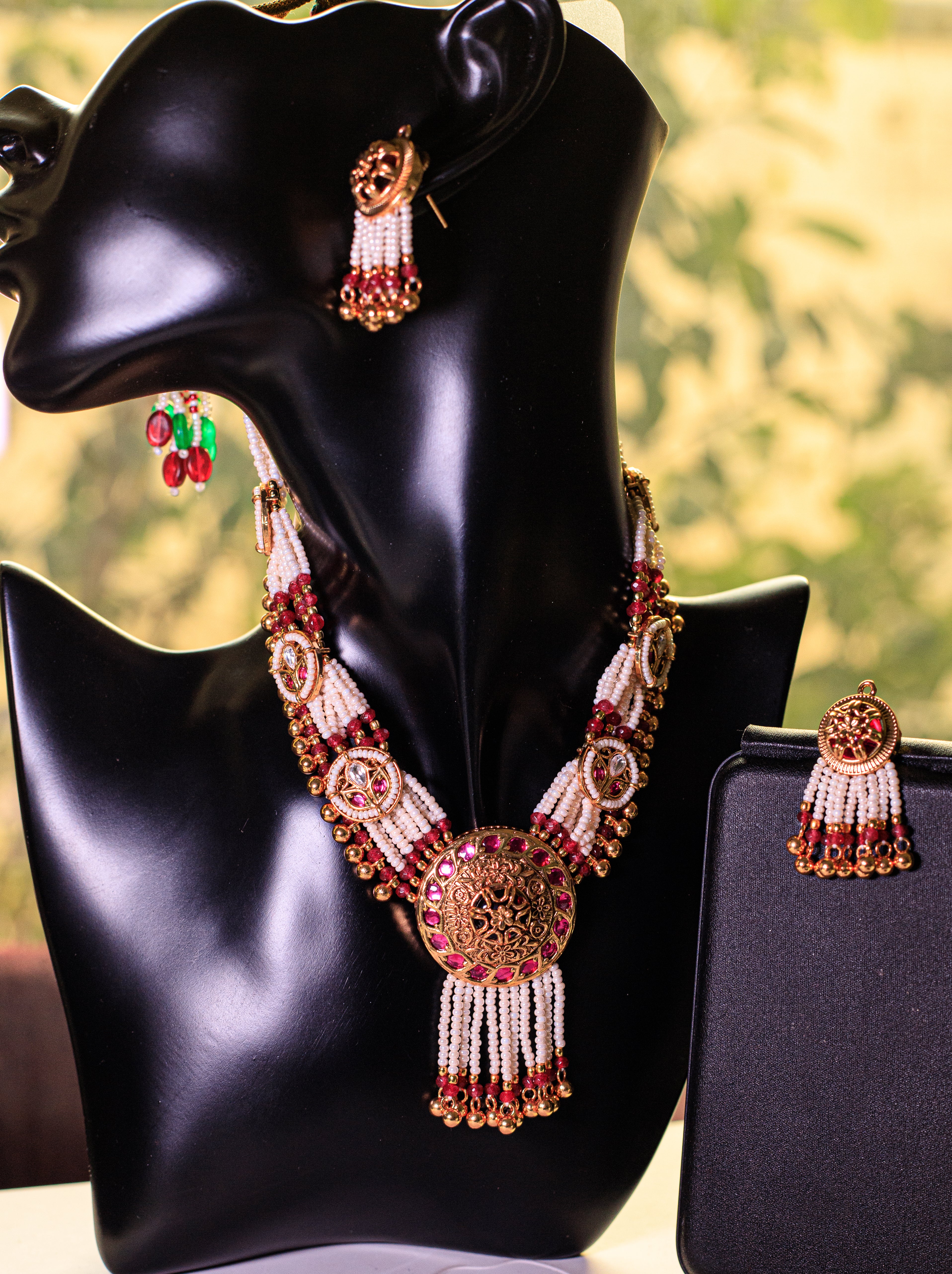 Ethnic Necklace with earrings
