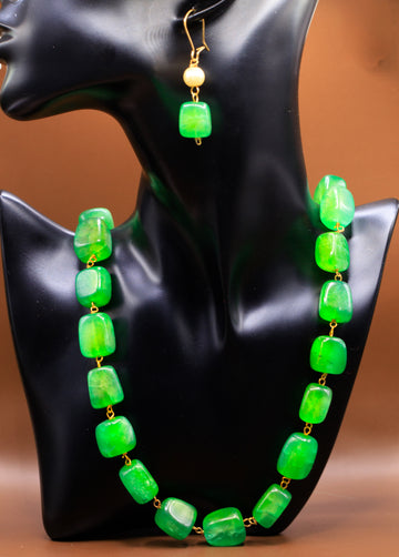 Beaded Necklace with earring green kemp stone