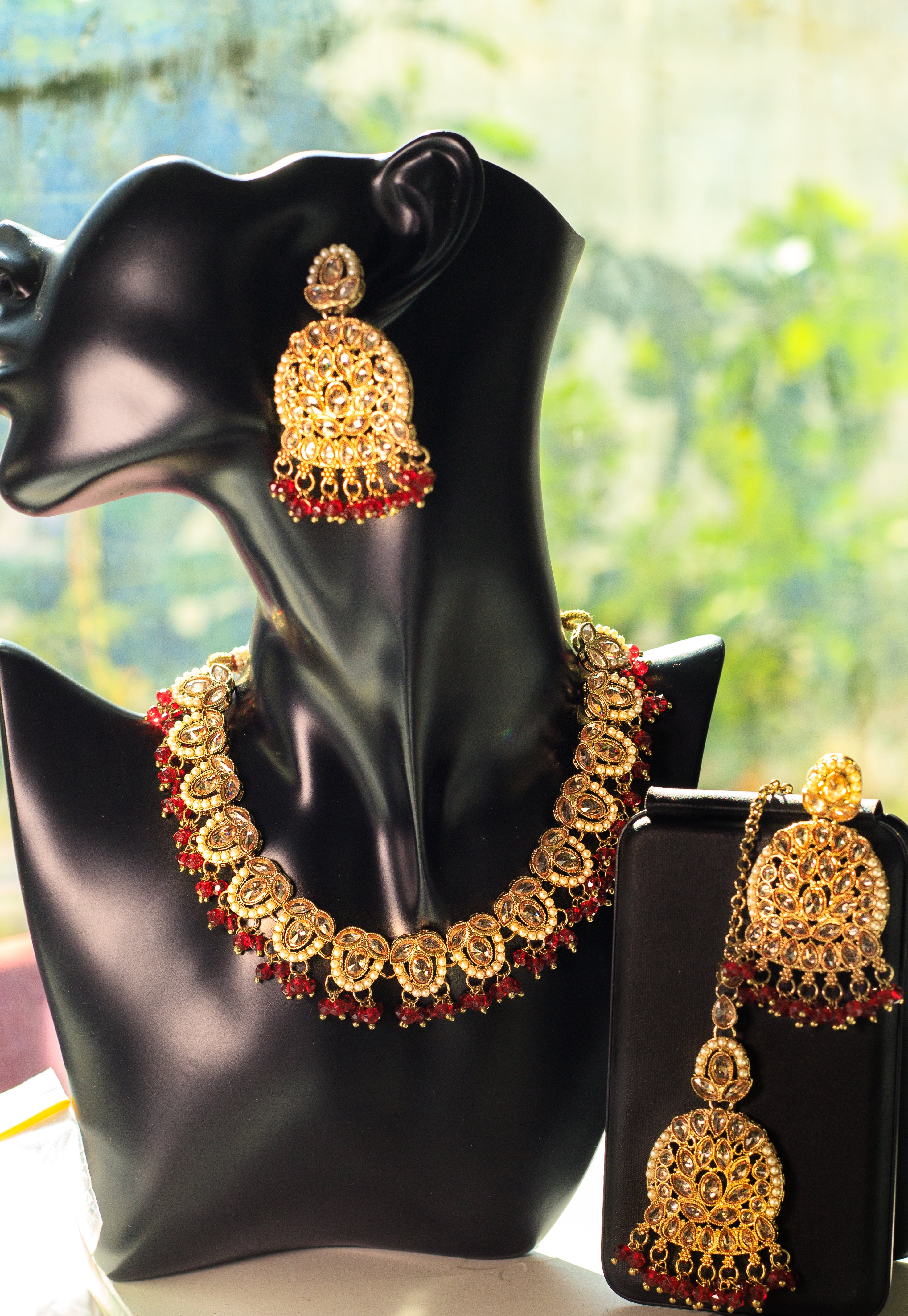 Choker Necklace with Polki and Bead work with earring and tickly