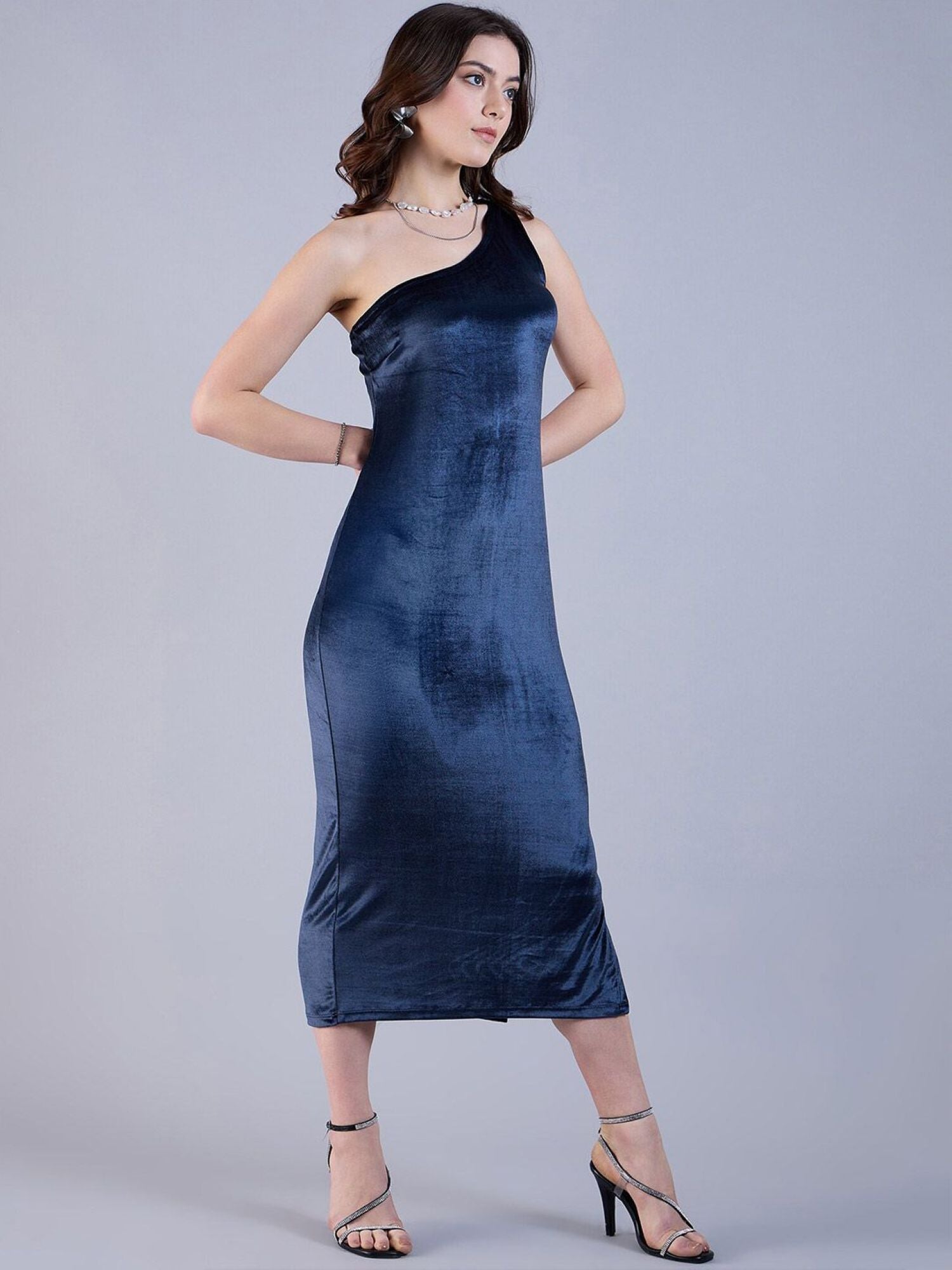 One-shoulder velvet midi dress.